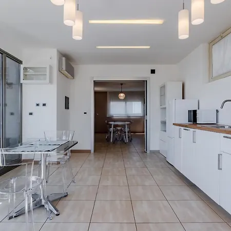 Etna View Superior Flat With Terrace And Jacuzzi Apartmán *